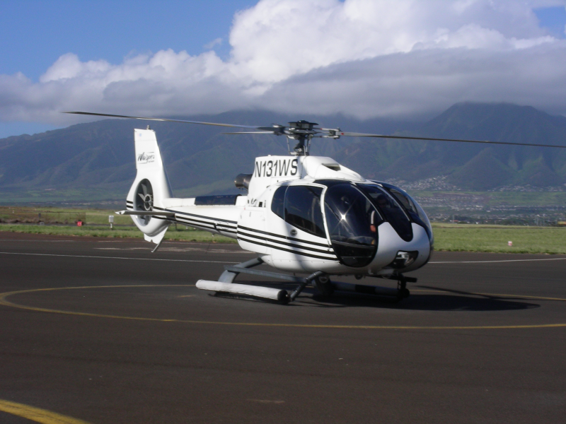 Helicopter flight of west Maui and Molokai | Discount Helicopters tours
