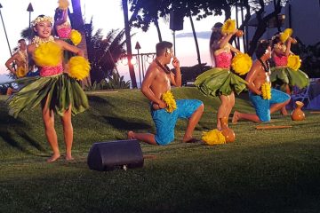 Wailea-Marriott-Luau-Hawaiian-Hula-Dancers